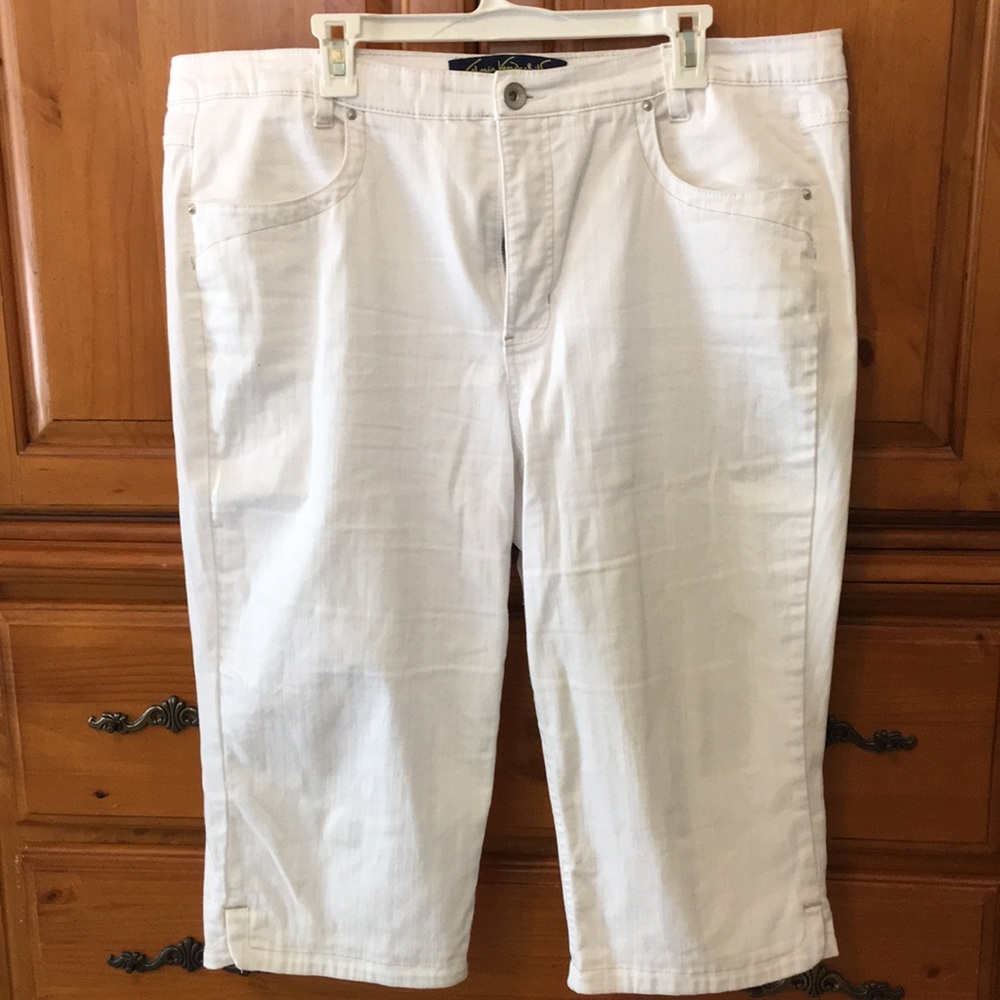 White plus size capris! Perfect for spring/summer!